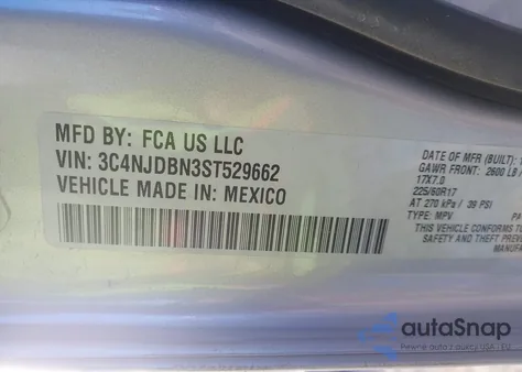 2025 Jeep Compass Latitude 4X4 z USA, uszkodzony, nr VIN 3C4NJDBN3ST529662